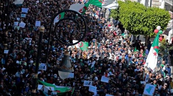 استمرار المسيرات الشعبية بالجزائر ضد نظام العسكر