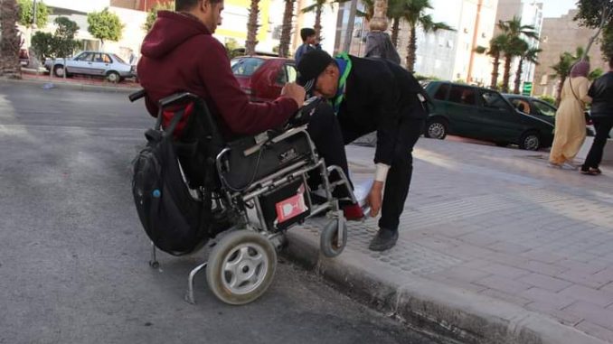 العيون// حملة تحسيسية بأهمية الولوجيات لمستعملي الكراسي المتحركة بمناسبة اليوم الوطني لذوي الاعاقة ويوم “ميبي” للتطوع