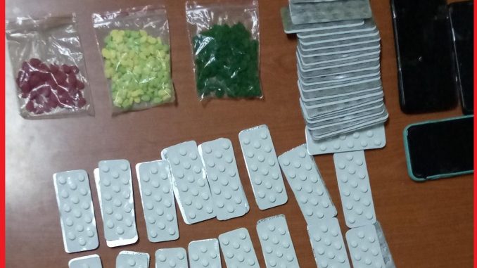 أمن أكادير يوقف ثلاثة أشخاص بينهم امرأة يشتبه في ترويجهم أقراصا مخدرة