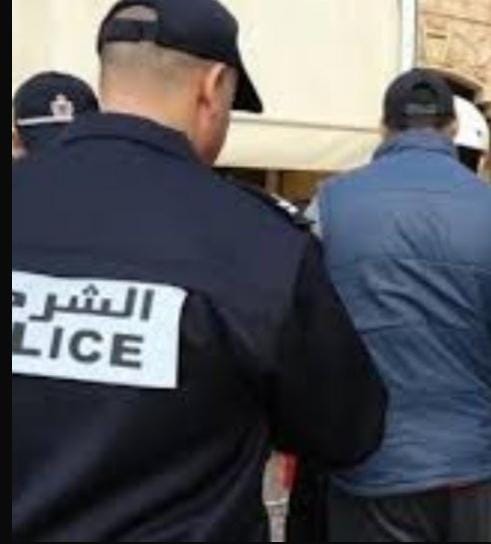تجاوزات موظف شرطة باقامة سكنية بفاس تثير غضب الساكنة .
