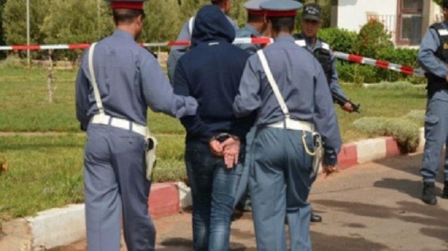 تيزنيت…درك أكلو يلقي القبض على الملثم الذي حاول اغتصاب مربية داخل مؤسسة تعليمية في ظرف 24 ساعة.