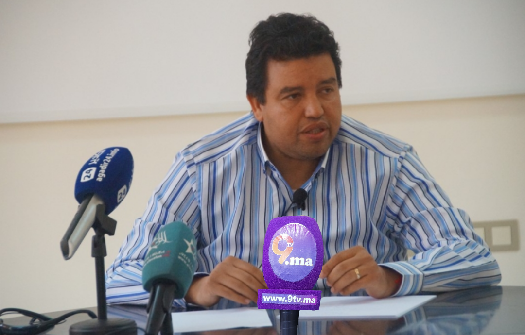 تيزنيت:في ندوة صحفية عزيز الملوكي المدير الإقليمي للفلاحة يلخص سلسلة من التدابير الاستثنائية للحد من تأخر التساقطات المطرية بالإقليم.