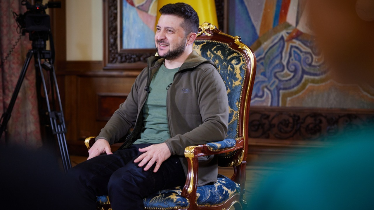 زيلينسكي: ”كل عشرين دقيقة كان أحدهم يتصل بي و يقول إن علي أن أغادر البلاد…”