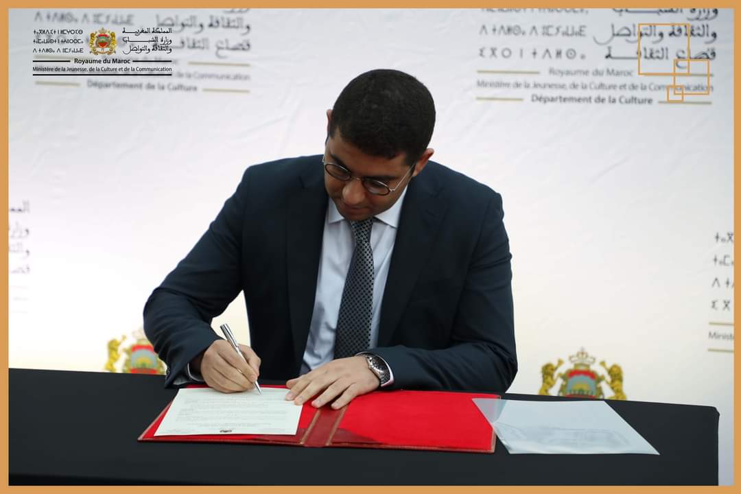 وزير الشباب والثقافة والتواصل يوقع مقرر وزاري يقضي بإحداث علامة التميز “تراث المغرب – Label Maroc”.