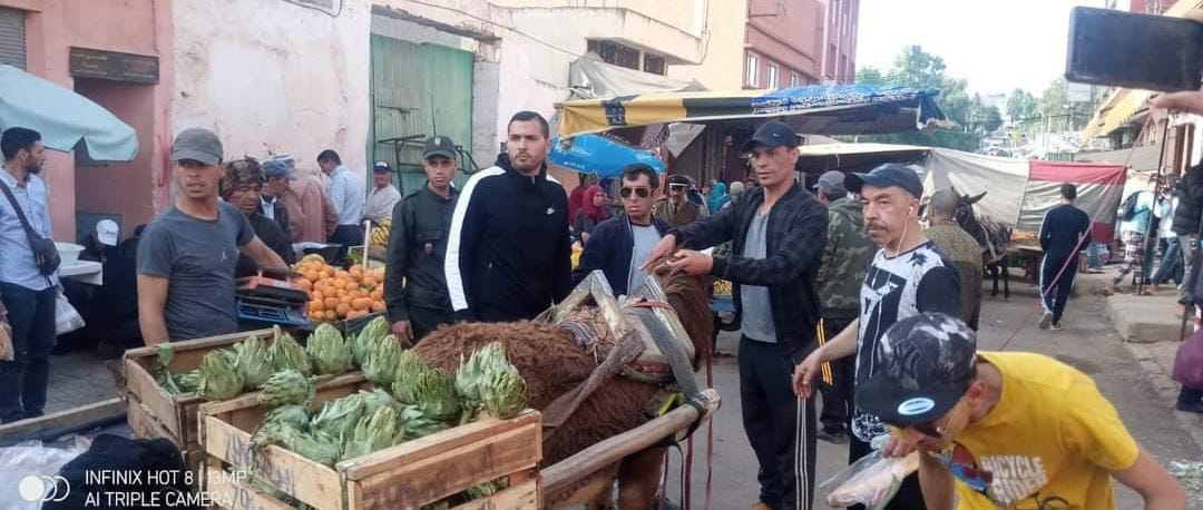 ابن احمد/اقليم سطات : شارع لالة امينة في تسيب وفوضى عارمة.