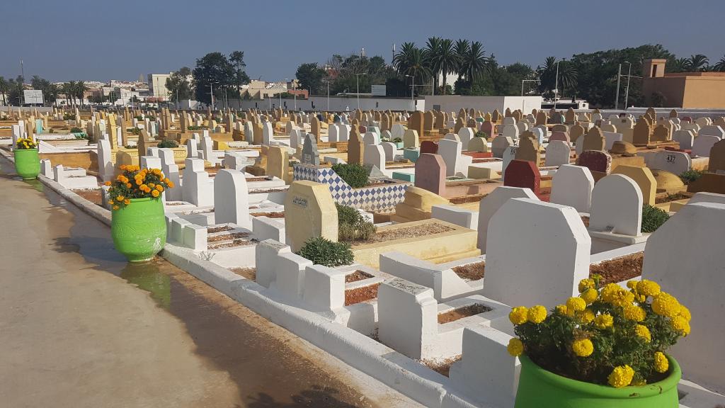 مجلس الحكومة يصادق على مشروع مرسوم يتعلق بمعاينة الوفاة ودفن الجثث ونقلها وإخراجها من القبور