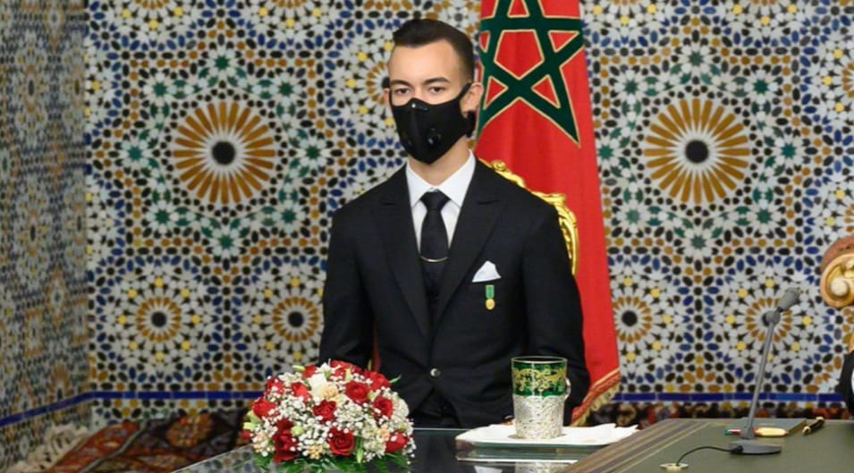 اگادير..اخنوش ينوب عن القصر في تسليم كاس العرش للفائز في مباراة النهاية.