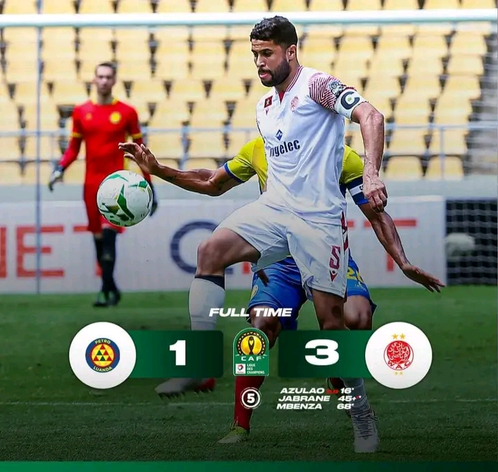 الوداد الرياضي يسحق بيترو الأنغولي ويضع القدم الأولى بنهائي دوري الأبطال.