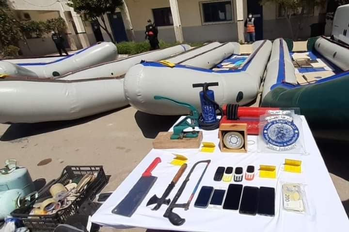 توقيف شخصين يبلغان من العمر 35 و43 سنة، وذلك للاشتباه في ارتباطهما بشبكة إجرامية