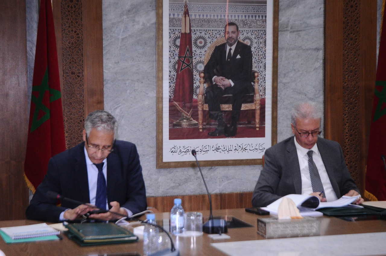 والي جهة مراكش يترأس اجتماع اللجنة الإقليمية المكلفة باتخاذ التدابير والاجراءات لتأمين سلامة الآبار والأثقاب المائية على مستوى عمالة