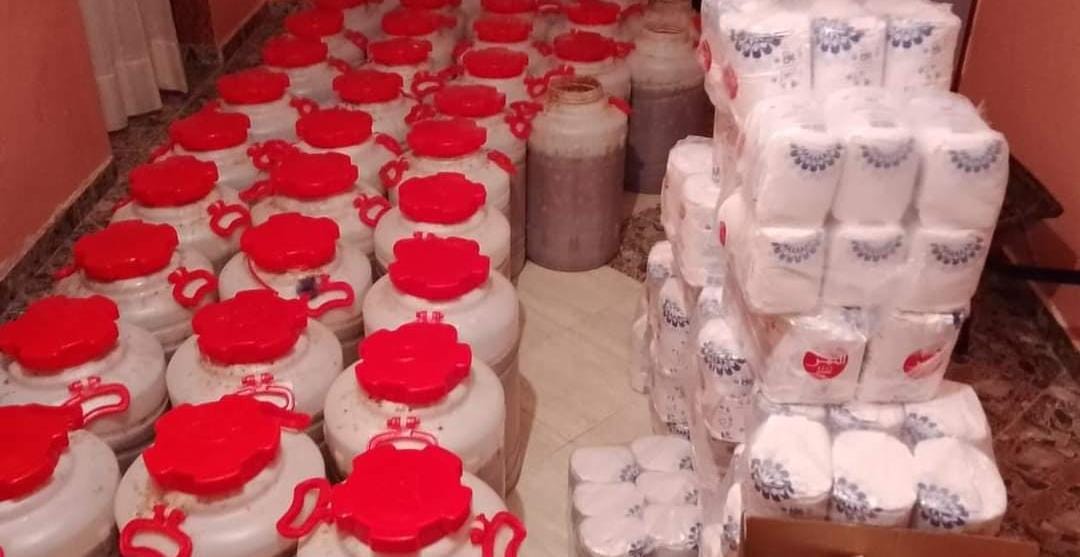 تارودانت… حجز طنين من مسكر ماء الحياة على خلفية مداهمة مصنع سري بجماعة سيدي موسى الحمري