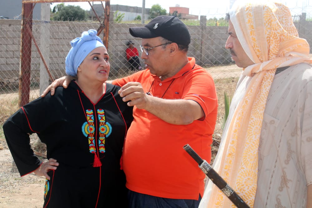 الفنان التشكيلي والمخرج السينمائي يعود بقوة بفيلم كثرة الهم تضحك