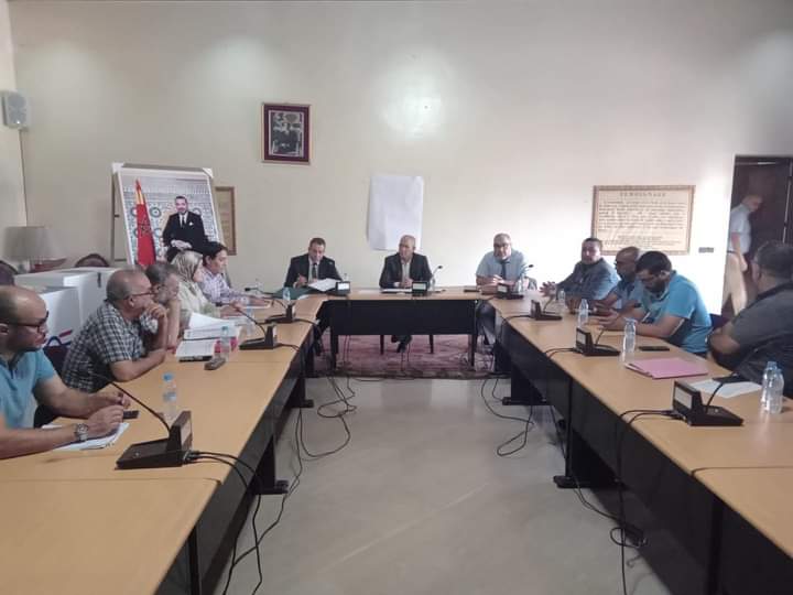 سطات.. المجلس الجماعي لسطات يفتح الأظرفة المتعلقة بالتدبير المفوض لقطاع النظافة