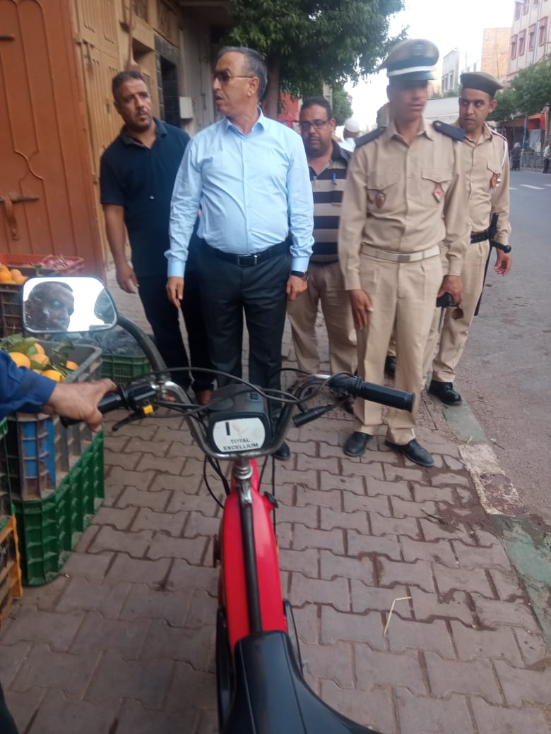 أولاد تايمة…السلطة المحلية تشن حملة لتحرير الملك العام بشارع الحسن الثاني