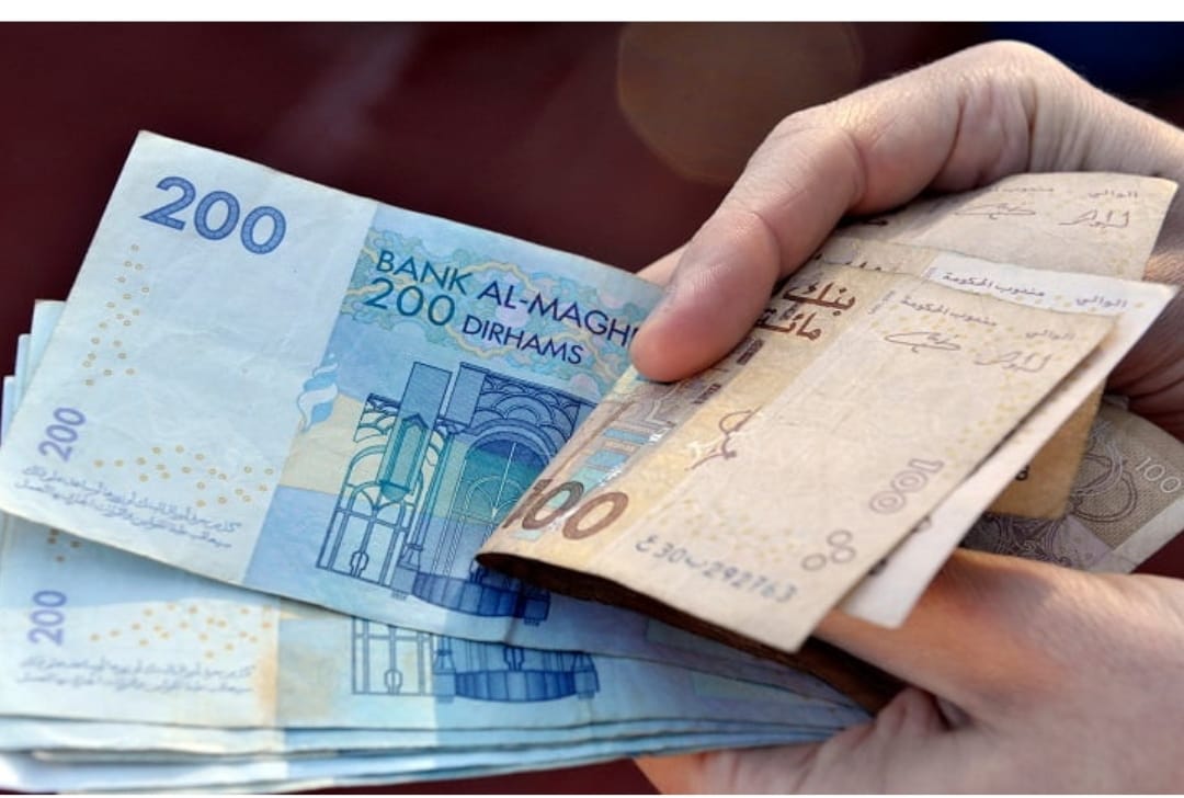 تزوير نقود من فئة 200 درهم