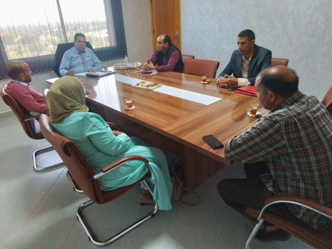 القليعة : نائب الرئيس يترأس اجتماع لمناقشة مشروع مركب الصناعة التقليدية بمدينة القليعة