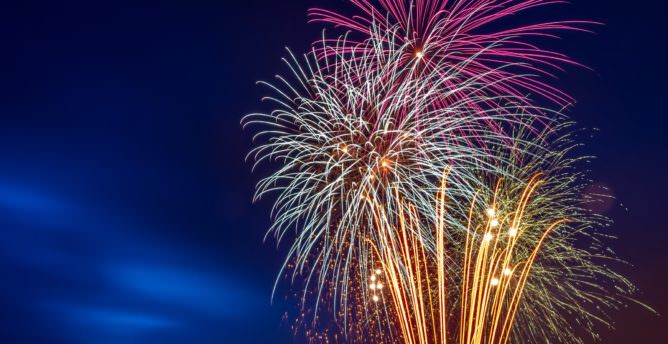 الشهب الإصطناعية سببا رئيسيا في بتر أصابع مشجع ديربي الدار البيضاء