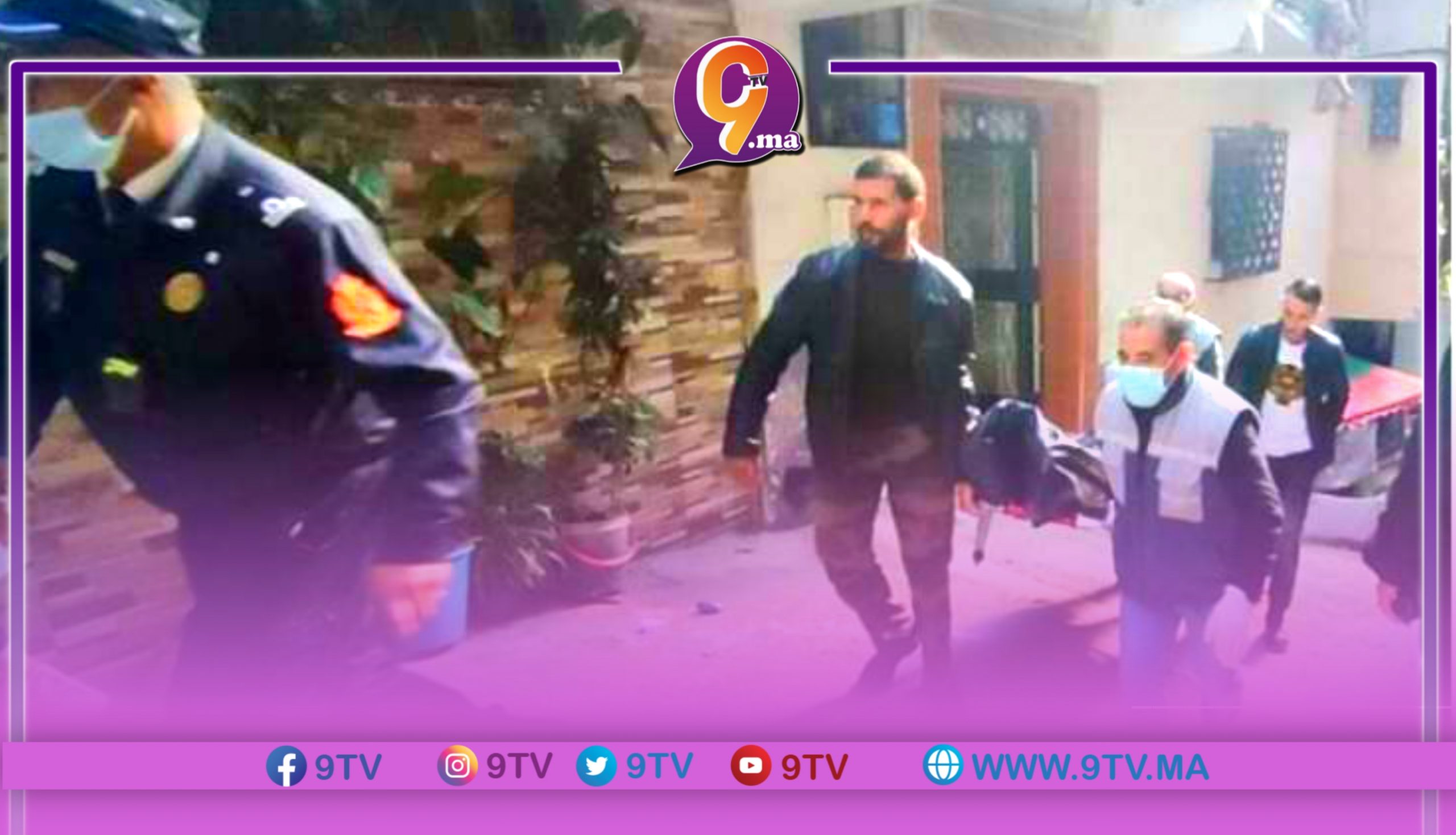 فاجعة طنجة مازال الغموض يلُفها، حيث تم العثور أمس بمنزل على أربع جثث لأسرة ، والتحريات مزالت مستمرة …