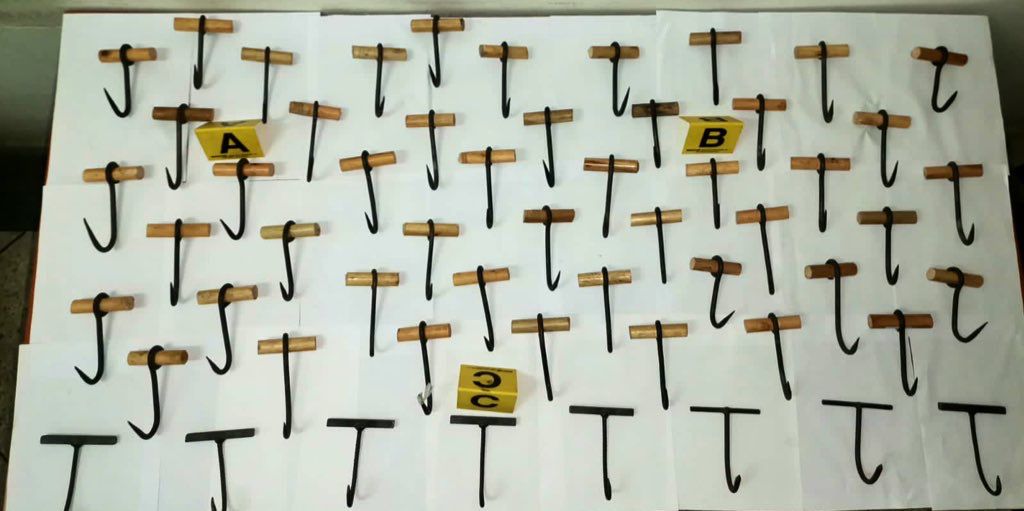 توقيف أحد عشر (11) مهاجرا من جنسيات أجنبية، وهم متلبسين بحيازة معدات حديدية تستخدم في عمليات الهجرة الجماعية عن طريق التسلق والاقتحام