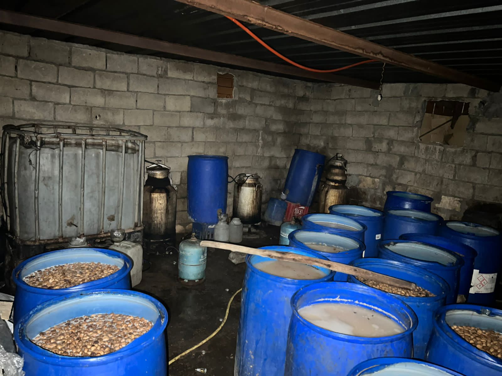 درك حد السوالم يفلح في تفكيك مصنع للماحيا ومصادرة الحجوزات