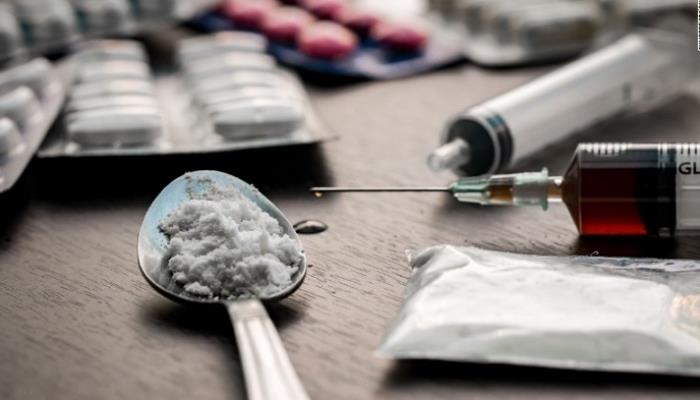 توقيف ثلاثة أشخاص للاشتباه في تورطهم في قضية تتعلق بحيازة وترويج المخدرات والمؤثرات العقلية.