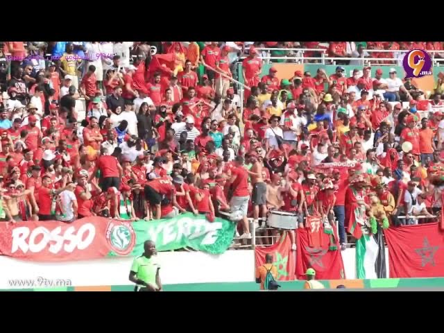رغم الطقس الحار و أشعة الشمس الحرقة الجمهور المغربي لم يقف عن التشجيع و مساندة لاعبيه