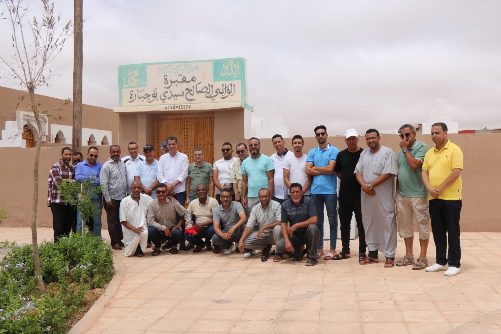 تيميزار تخلد ذكرى عبد العزيز البيض في زيارة مؤثرة لقبره.