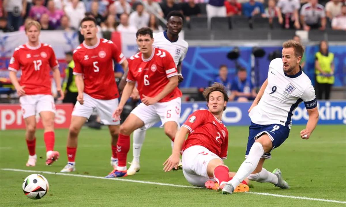 إنجلترا تسقط في فخ الدنمارك