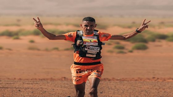 رشيد المرابطي ينتزع صدارة المرحلة الثانية من ماراطون الرمال ويشعل المنافسة مع شقيقه محمد.