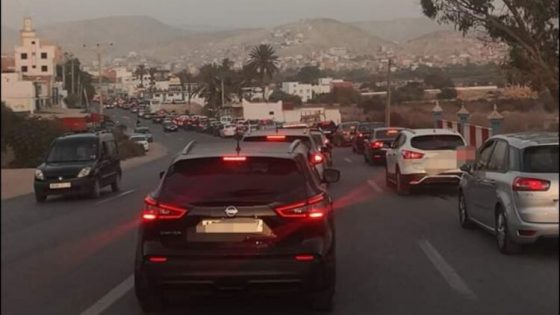 اختناق مروري على طريق إمي ودار يحول رحلات الصيف إلى معاناة يومية
