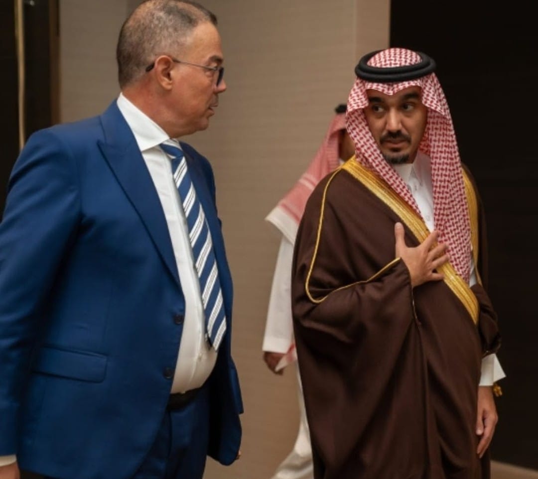 فوزي لقجع يُعاد انتخابه عضواً في المجلس التنفيذي للاتحاد العربي لكرة القدم.