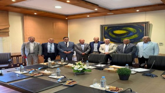 قيوح يجتمع بمهنيي نقل المستخدمين ويؤكد على رؤية جديدة لإصلاح القطاع