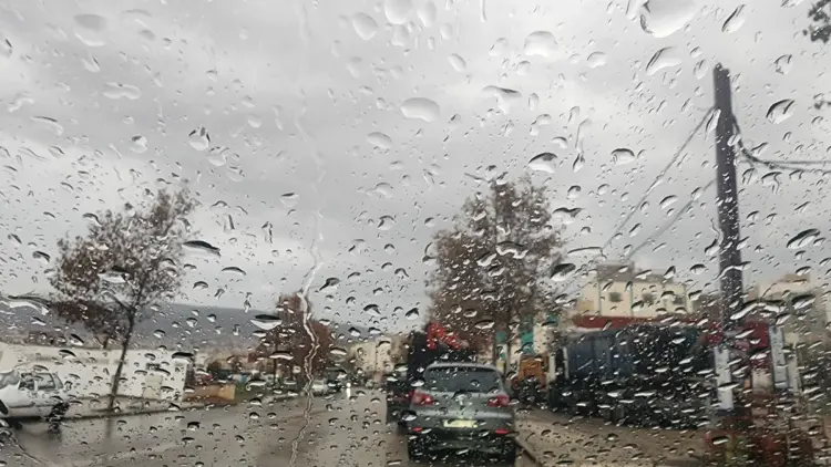 نشرة إنذارية .. أمطار رعدية قوية وتساقطات ثلجية ورياح عاتية بعدد من مناطق المغرب