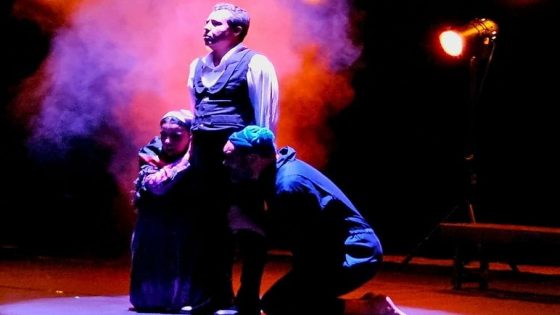 مسرح الحال الرحال تحط الرحال بمدينة الراشيدية وتنغير لتقديم مسرحية «لاڤاش»