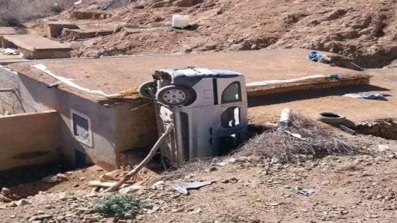 حادث سقوط سيارة من منحدر يودي بحياة فردين من عائلة واحدة