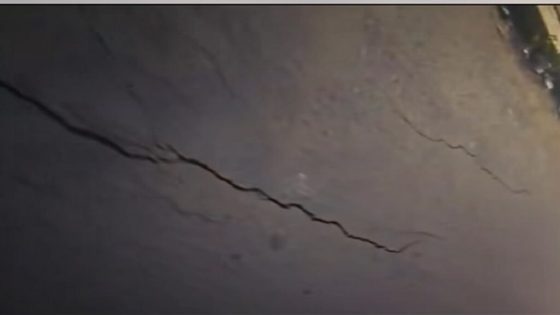 هبوط أرضي قبالة سوق الأحد بأكادير يستنفر السلطات ومطالب بتدخل عاجل