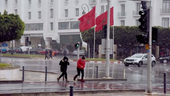 تقلبات جوية مرتقبة تعيد الأمطار والثلوج إلى مناطق واسعة بالمغرب