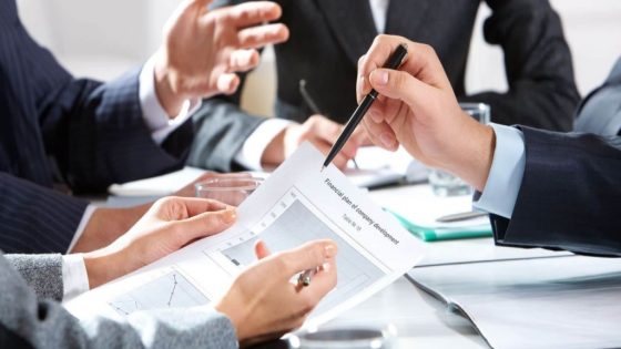 مشروع قانون المحاماة يثير جدلاً واسعاً.. مخاوف من “احتكار” قانون الشركات وتداعياته على الموثقين والمقاولات