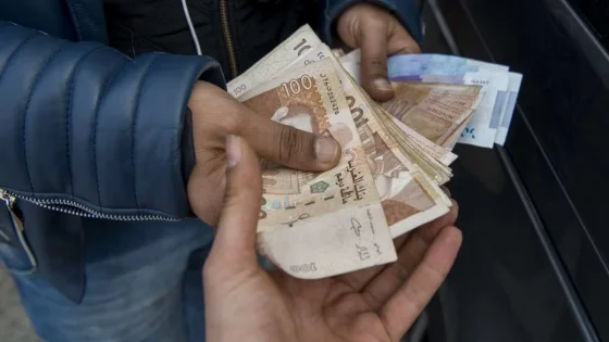 أضاحي العيد تنعش “الكاش” بالمغرب.. مليارات الدراهم تغادر الأبناك نحو أسواق المواشي