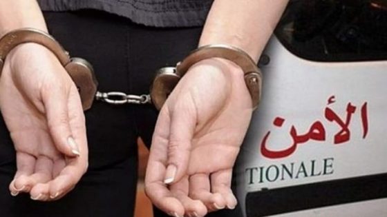 توقيف سيدة للاشتباه في تورطها بسرقة ملابس من متجر تجاري معروف