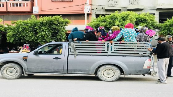 نقابة تُحذر من مخاطر نقل العمال الزراعيين بعد وفاة عاملتين وإصابة 22 شخصاً بخنيفرة