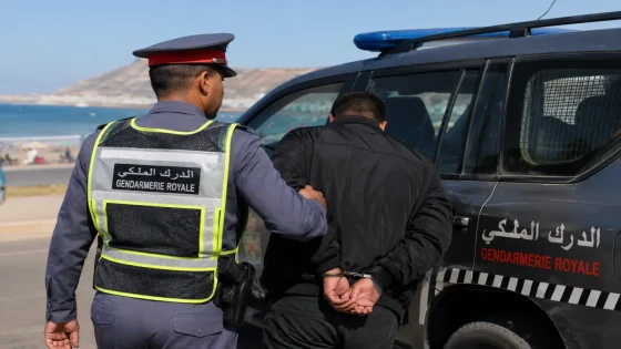 توقيف عنصر من القوات المساعدة بشبهة انتحال صفة دركي وابتزاز مصطافين بسيدي وساي