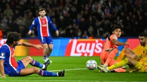 باريس سان جيرمان يحسم قمة برشلونة بأربعة أهداف مقابل هدفين في دوري الأبطال